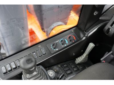 Колесный экскаватор UMG E170W